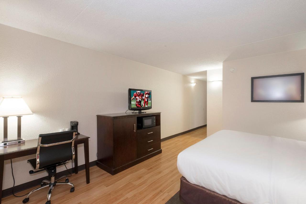 Red Roof Inn & Suites Mt Holly - Mcguire Afb Westampton Exterior foto