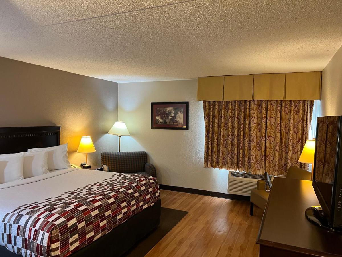Red Roof Inn & Suites Mt Holly - Mcguire Afb Westampton Exterior foto